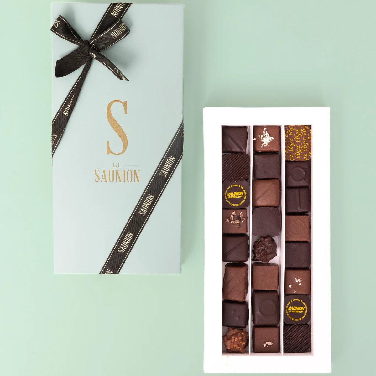 Chocolats assortis noir et lait étuis plumier