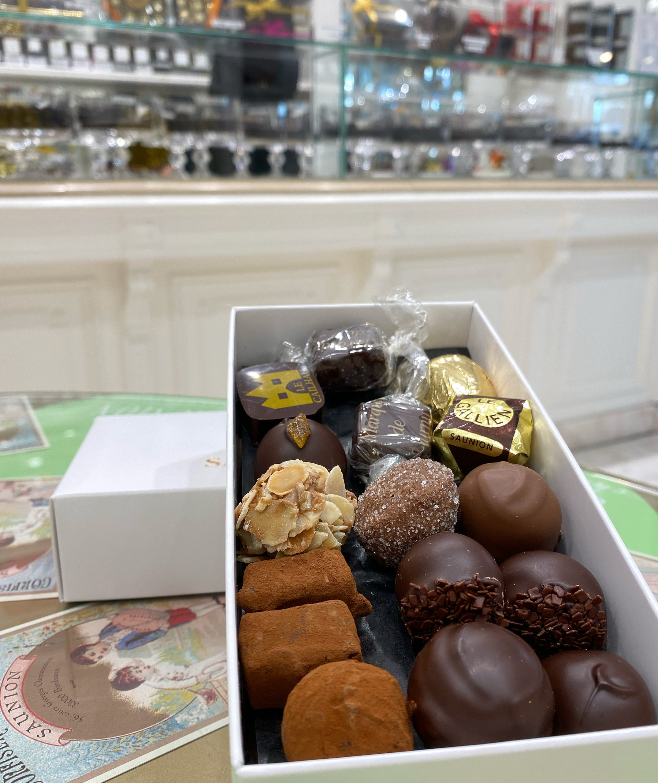 étuis de chocolats assortis